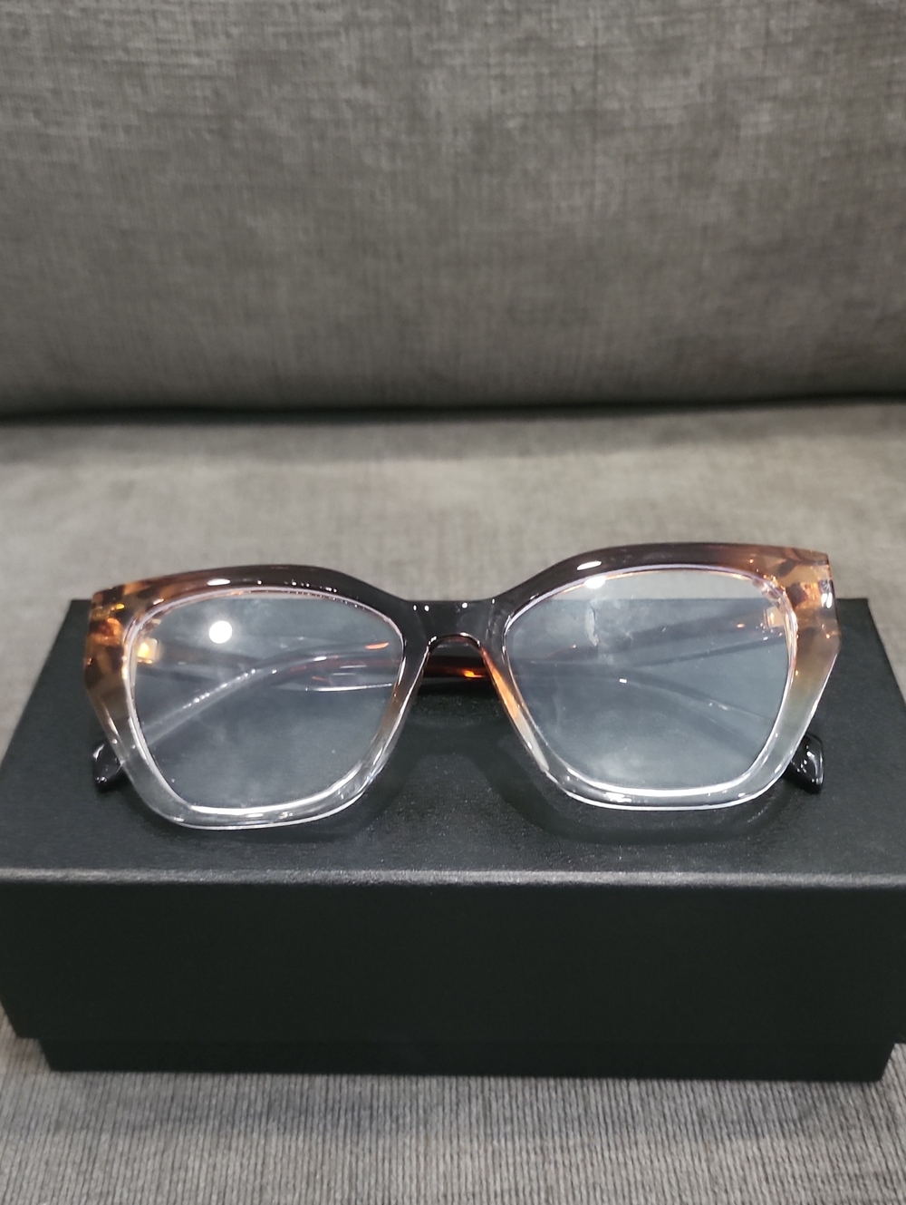 Stylish Women's Gradient Tortoiseshell Square Glasses